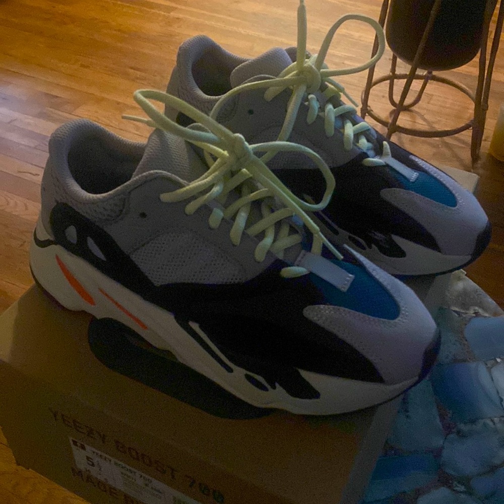 Yeezy Boost 700